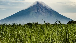 <b>Travel on the volcano route</b><br> of Nicaragua